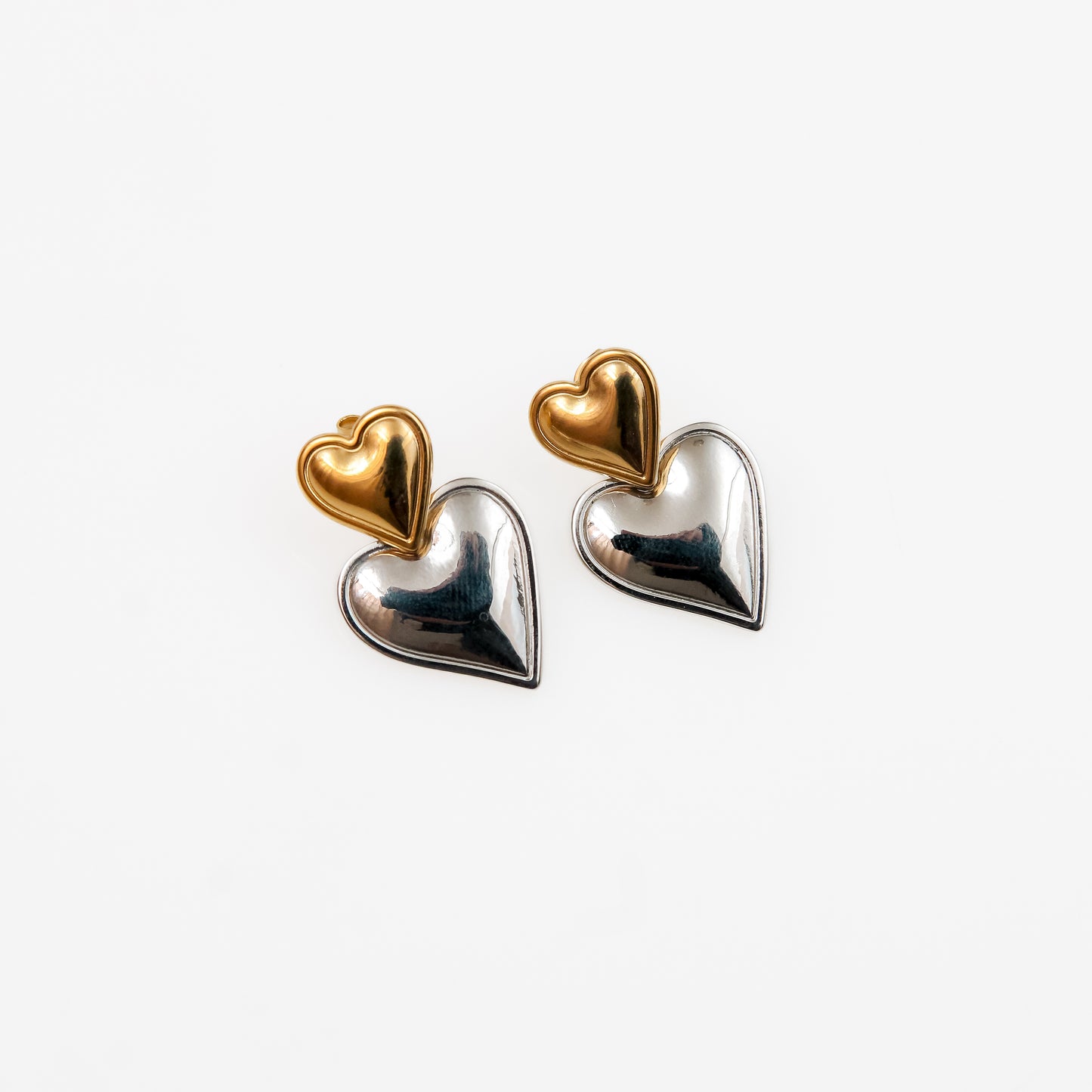 Aretes Doble Corazón Dorado y Plateado
