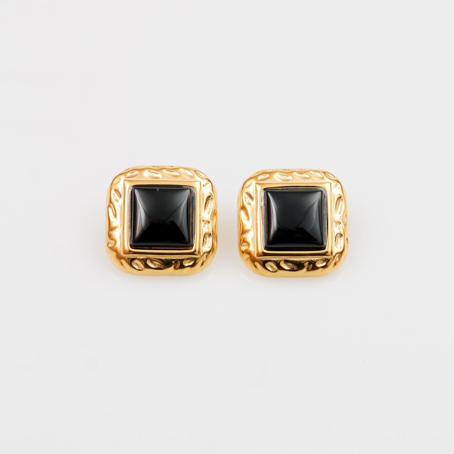 Aretes Cuadrados Dúo de Elegancia Dorada y Negra