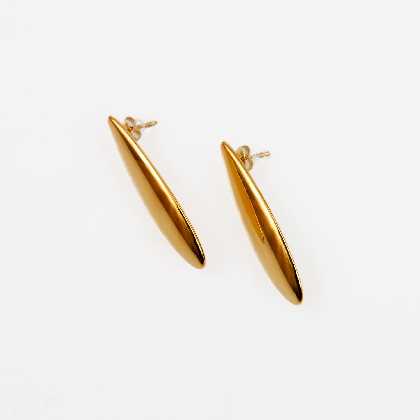 Aretes Lisos en Forma de Hoja con Broche de Mariposa