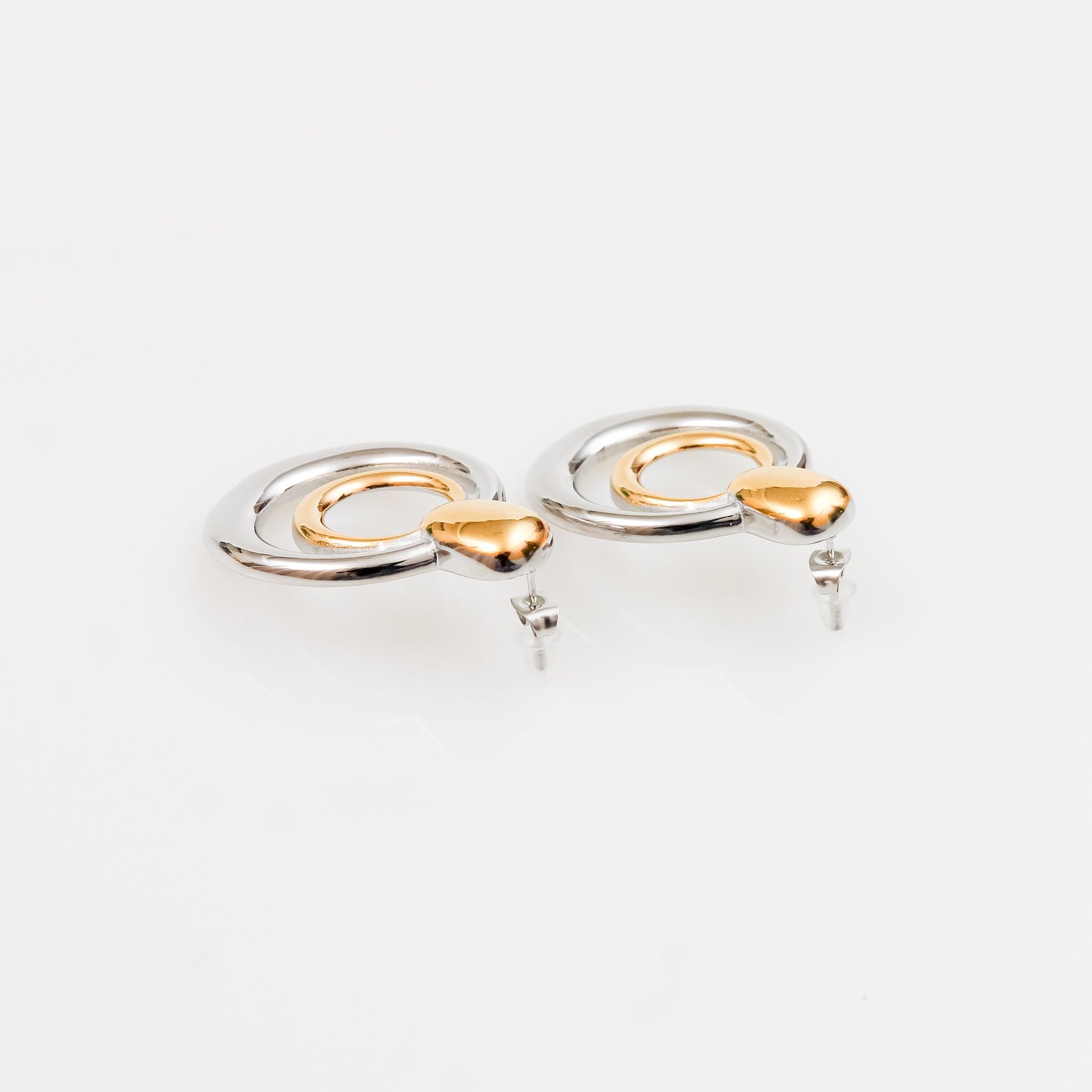 Aretes de Doble Círculo con Óvalo