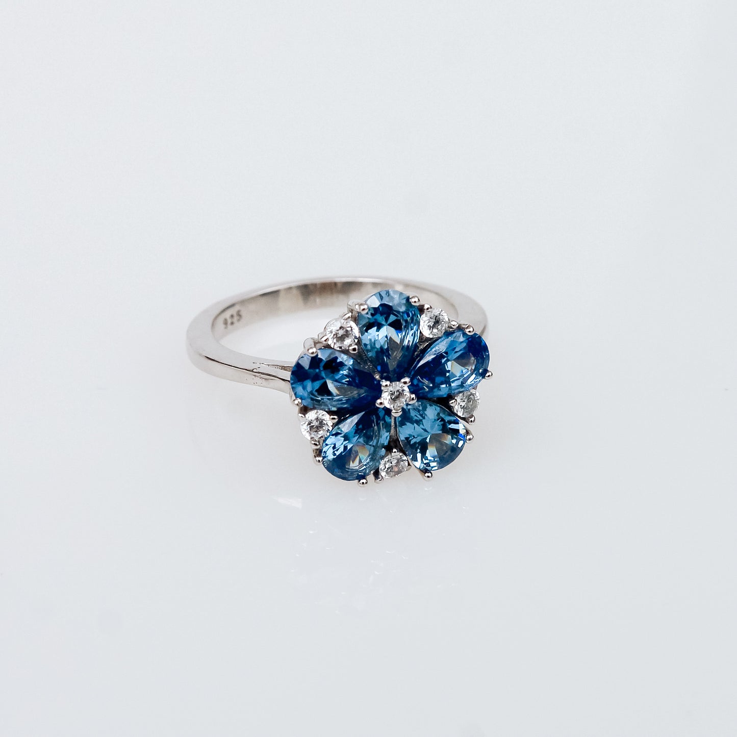 Anillo Flor de Plata 925 con Zafiro y Topacio Blanco