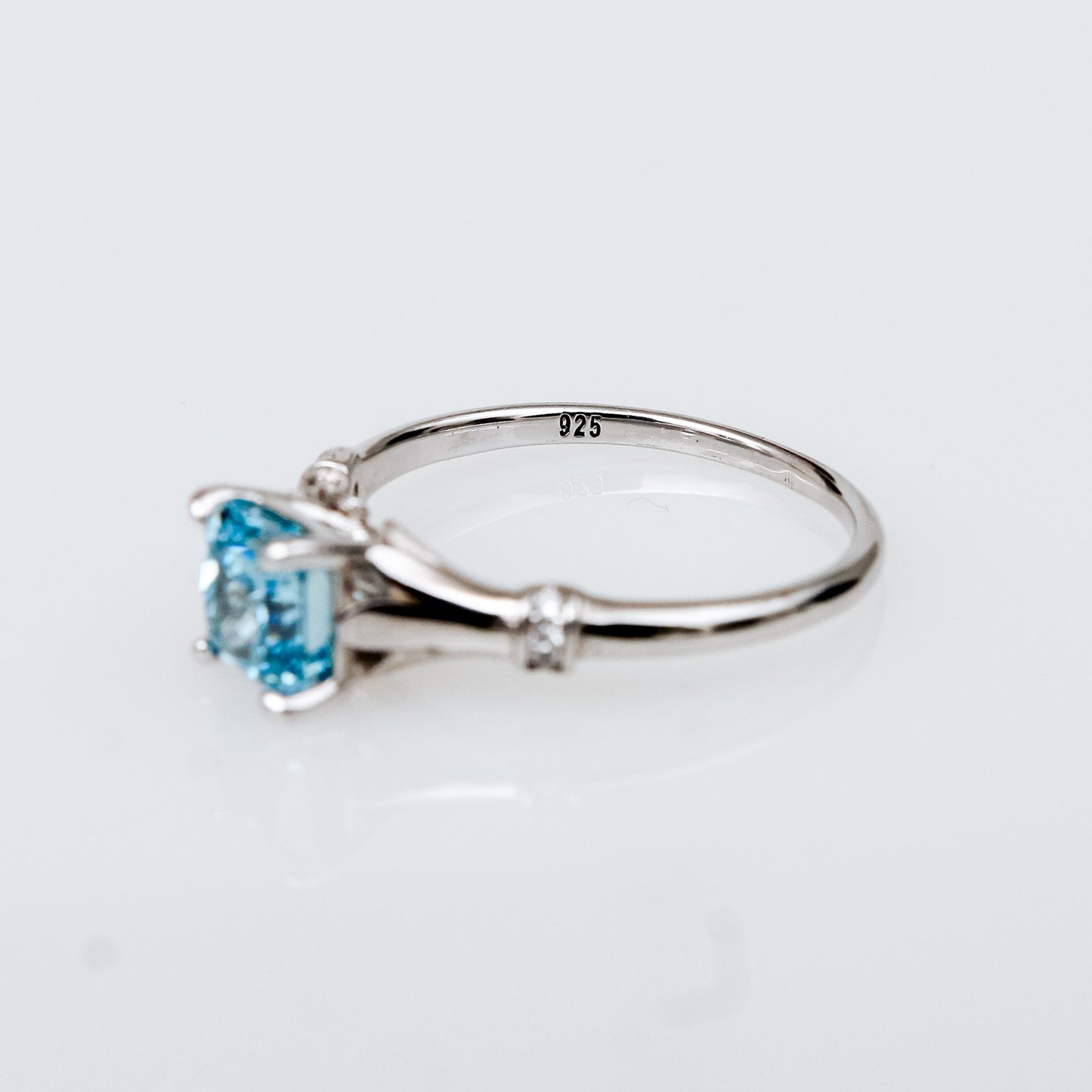 Anillo de Blue Diamond en Plata 925