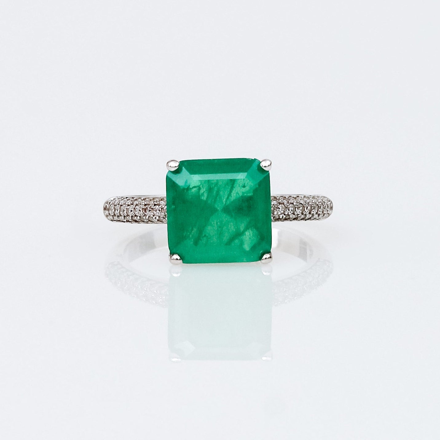 Anillo de Esmeralda Colombiana y Micropavé en Plata 925