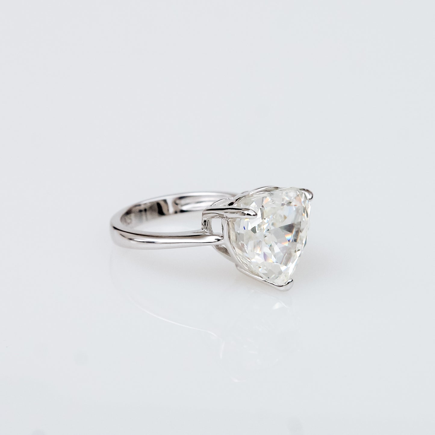 Anillo Solitario de Moissanita en Forma de Corazón en Plata 925