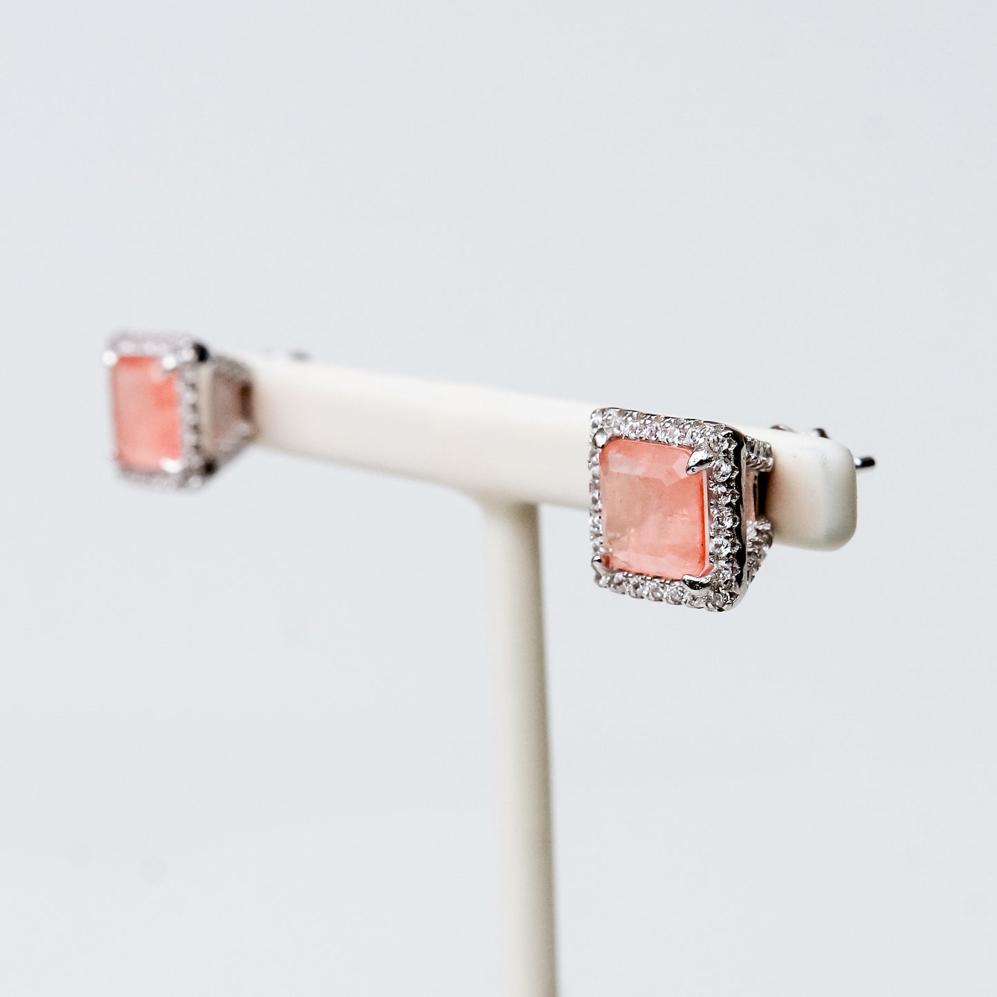 Aretes Cuadrados de Morganita con Halo Pavé Basket en Plata 925