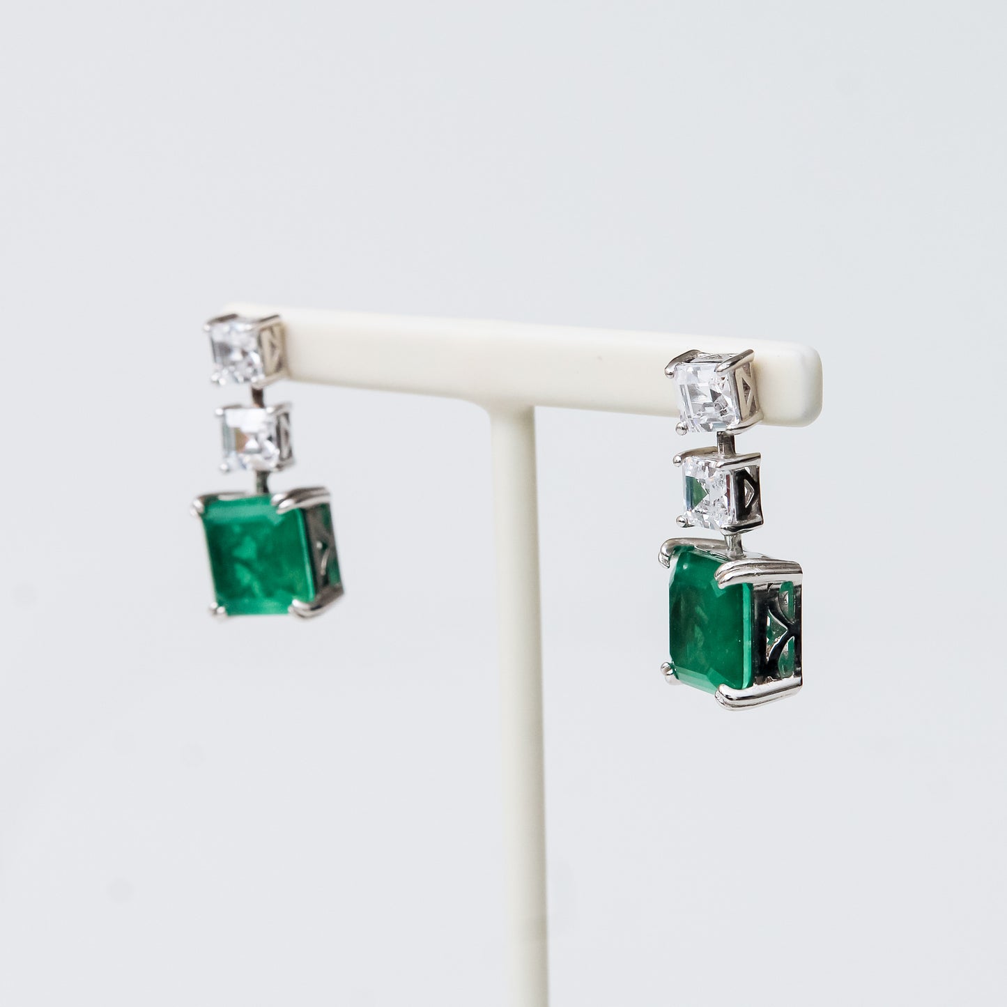 Aretes de Esmeralda Colombiana y Topacio Blanco en Plata 925