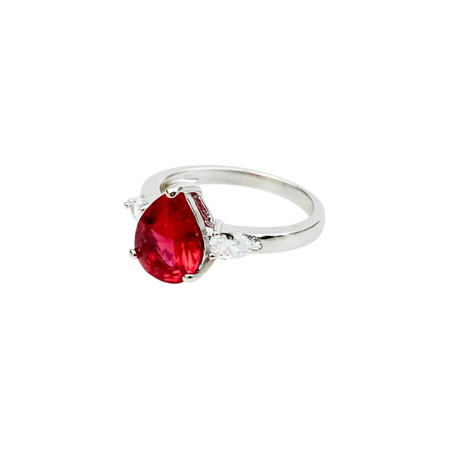 Anillo de Rubí con Laterales de Topacio Blanco en Plata .925