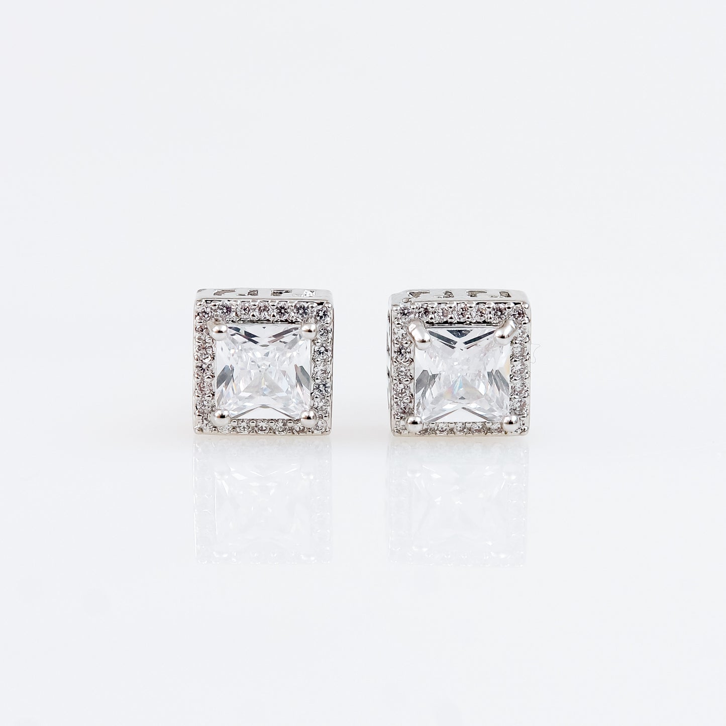 Aretes Stud Cuadrados de Zirconia AAA Micropavé