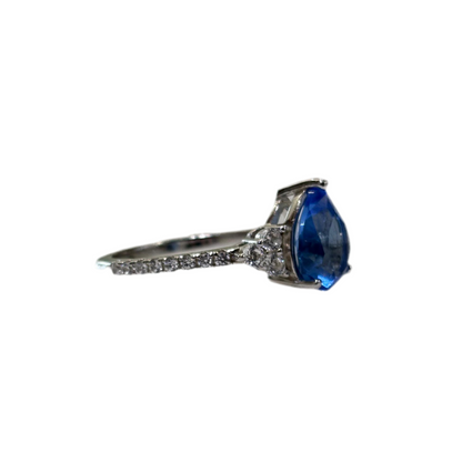 Anillo de Zafiro con Topacios Blancos en Plata .925.