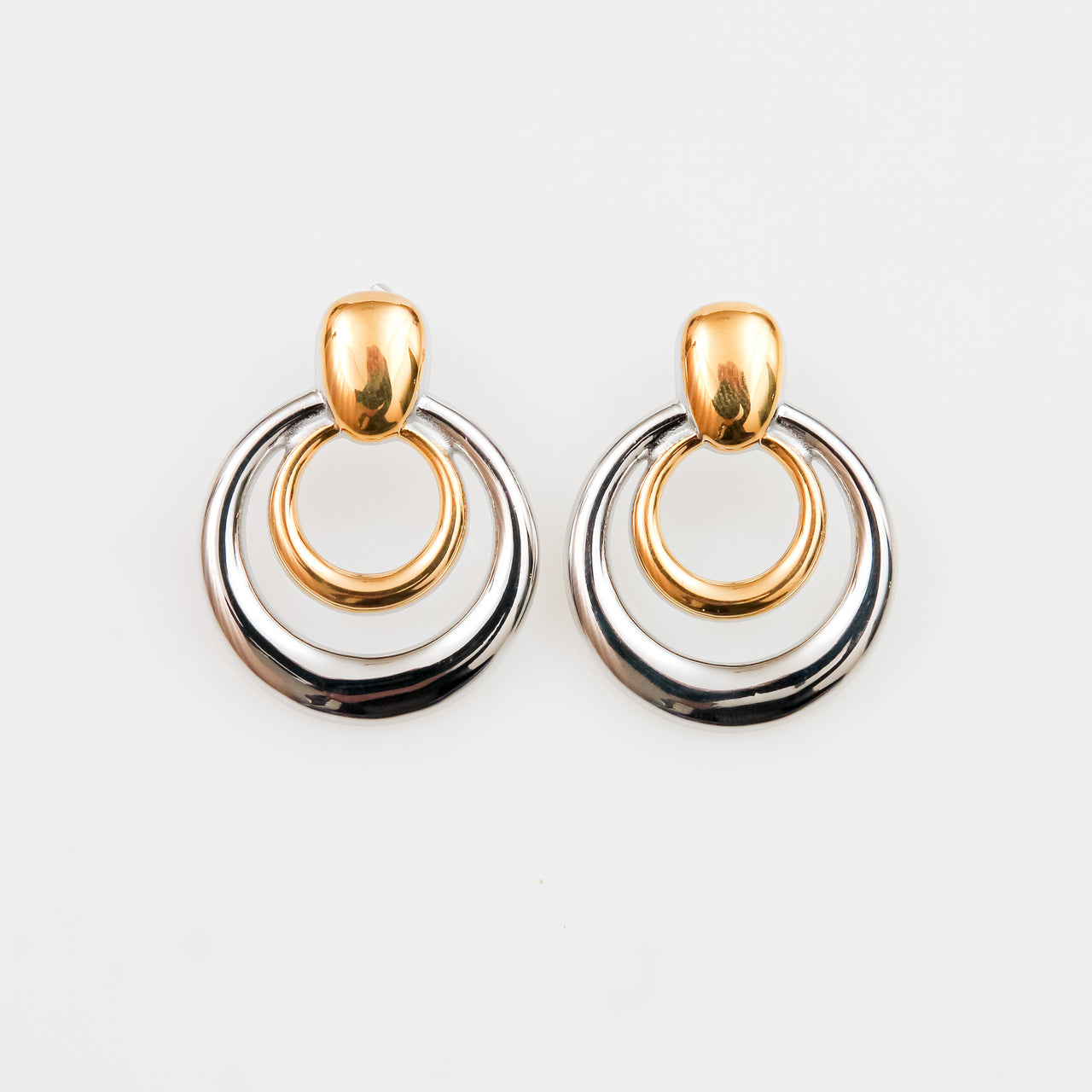 Aretes de Doble Círculo con Óvalo