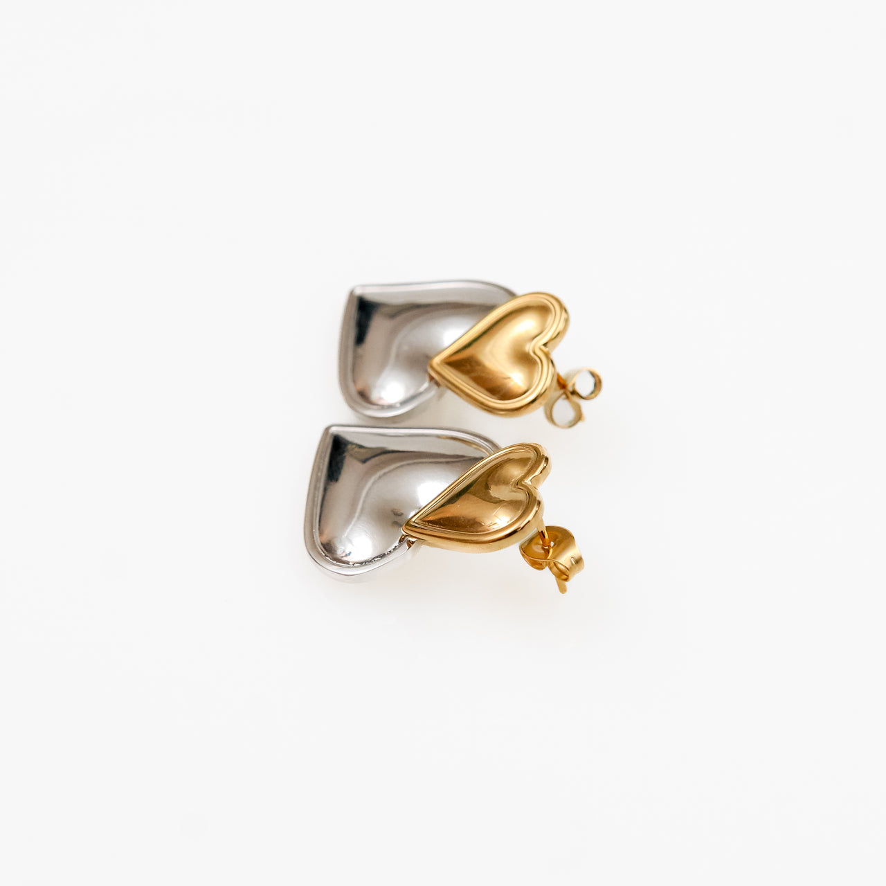 Aretes Doble Corazón Dorado y Plateado