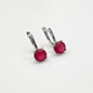 Aretes Huggies de Plata .925 con Baño de Rodio y Topacio Rojo Corte Redondo