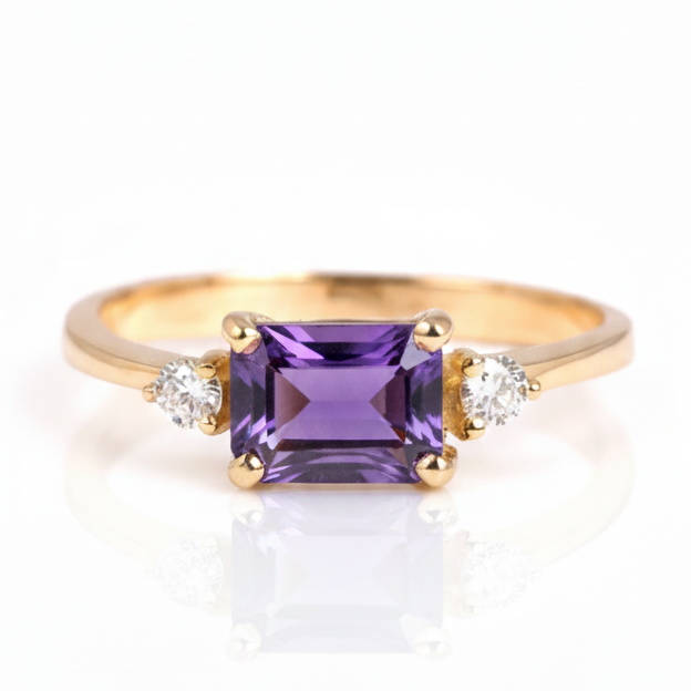 Anillo de Oro Amarillo 14k con Amatista y Diamantes Naturales.