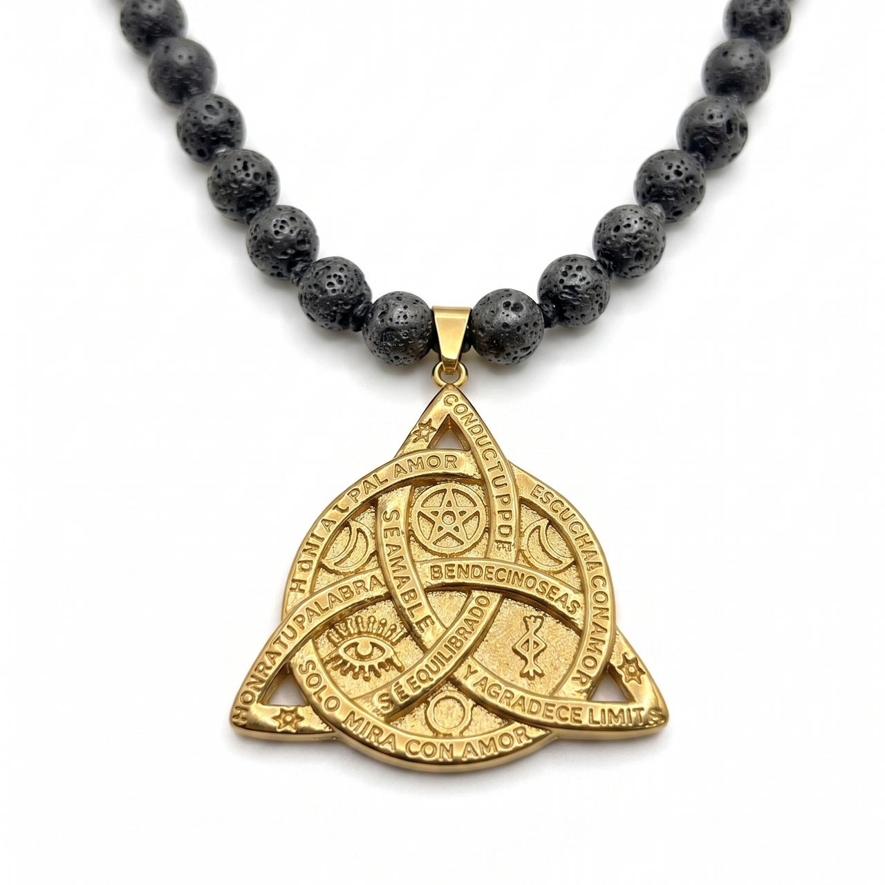 Collar Amuleto Místico Triqueta Ancestral en Piedra Volcánica y Oro Satinado