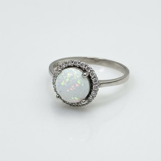 Anillo de Plata .925 con Baño de Rodio, Ópalo Central