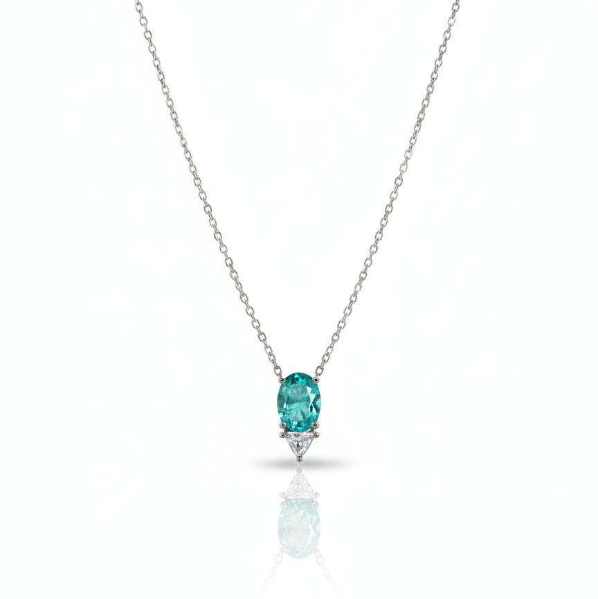 Collar de Plata .925 con Piedra Oval y Toque Triangular