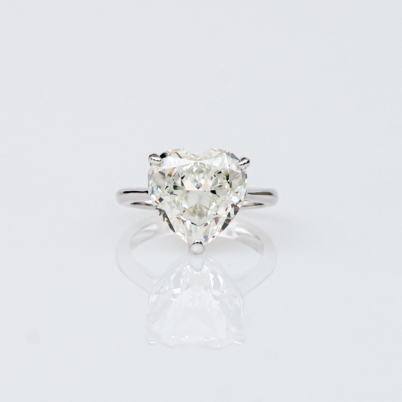 Anillo Solitario de Moissanita en Forma de Corazón en Plata 925