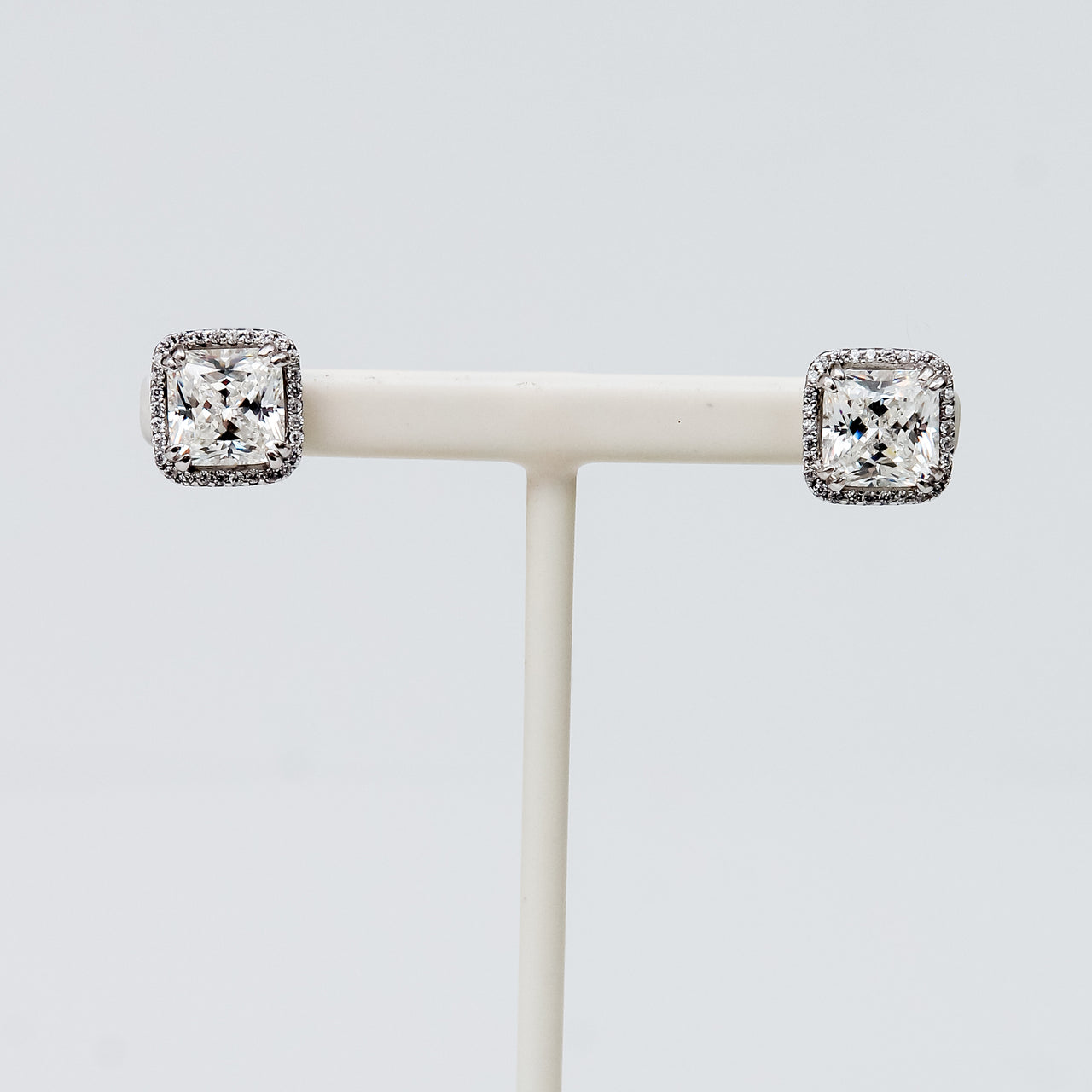 Aretes de Moissanita con Halo de Topacio Blanco en Plata 925