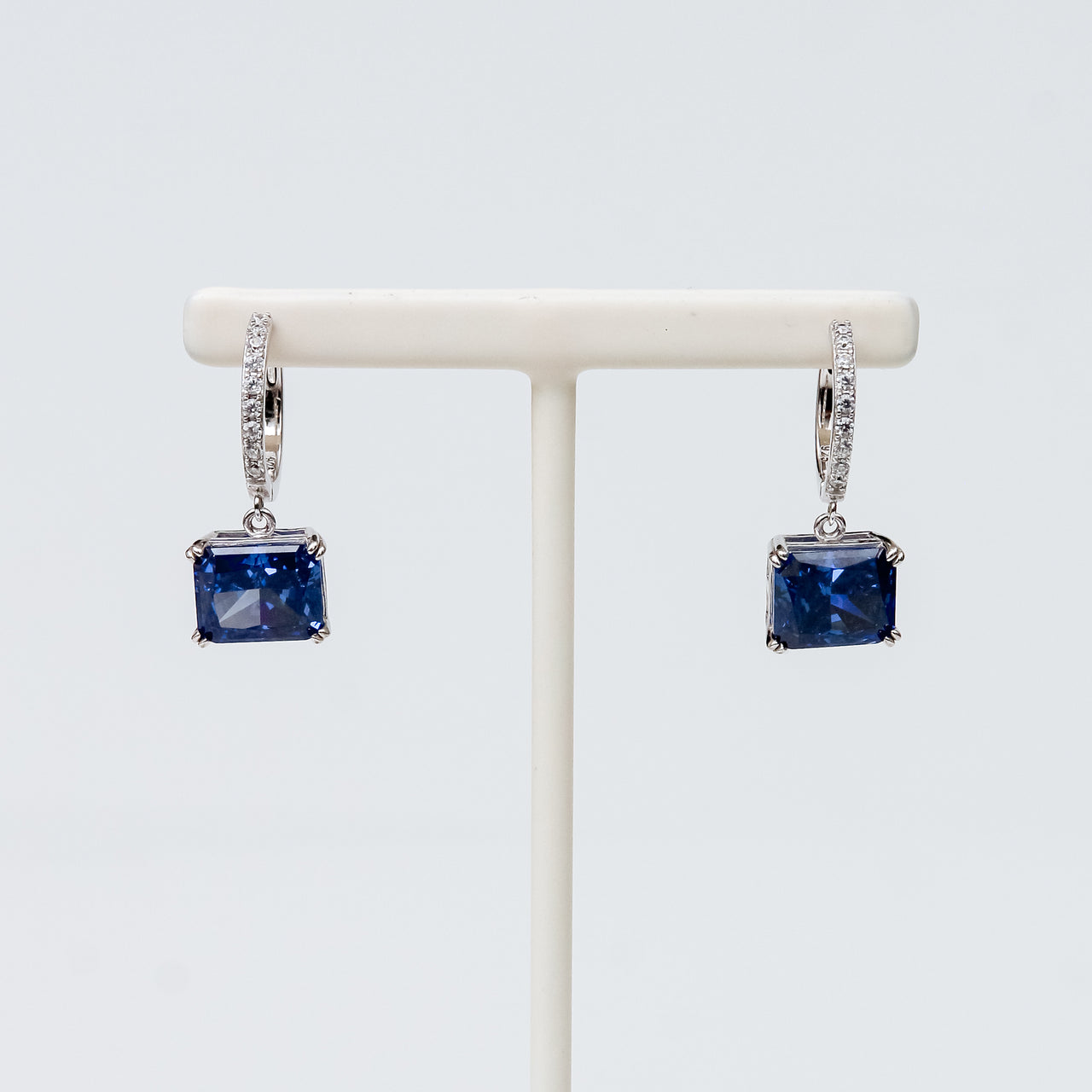 Arracada con Tanzanita y Topacio Blanco en Plata 925