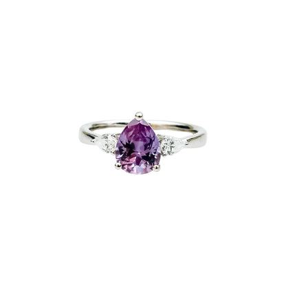 Anillo de Amatista con Laterales de Topacio Blanco en Plata .925