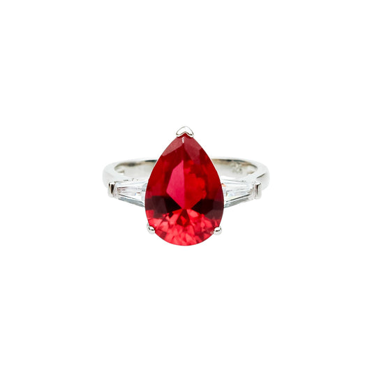Anillo de Rubí Corte Pera con Laterales Baguette