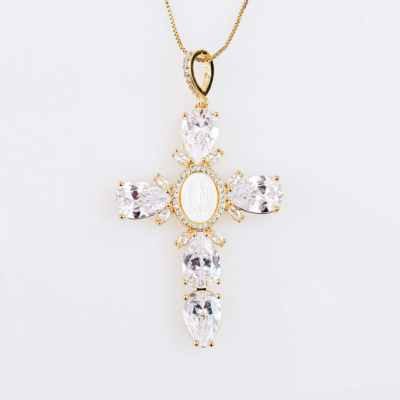 Cruz de Chapa con Baño de Oro, Concha Nácar y Zirconias AAA