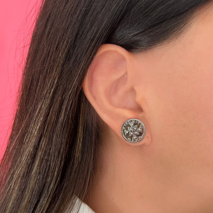 Coin earring with wind rose (821)