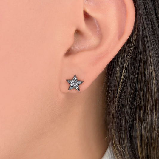 Medium star earring with dots (744)