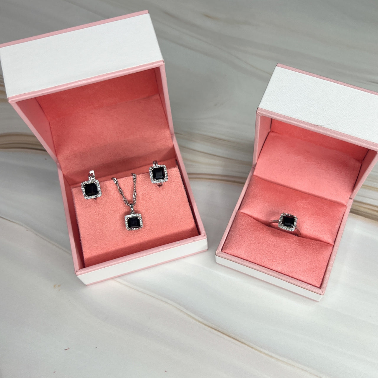Silver Set with Halo Square Onyx (BE55)