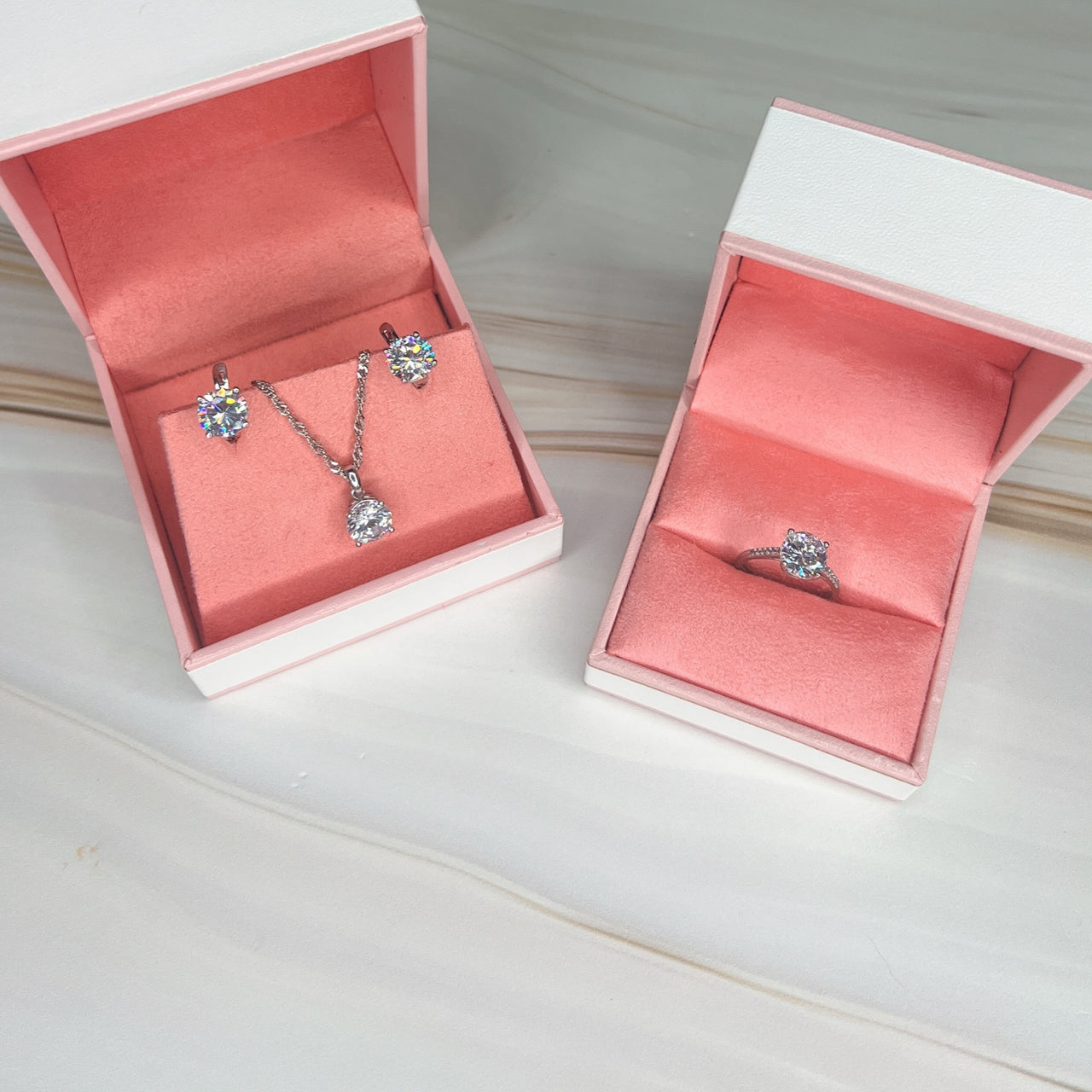 .925 Silver Set with White Topaz (BE33)