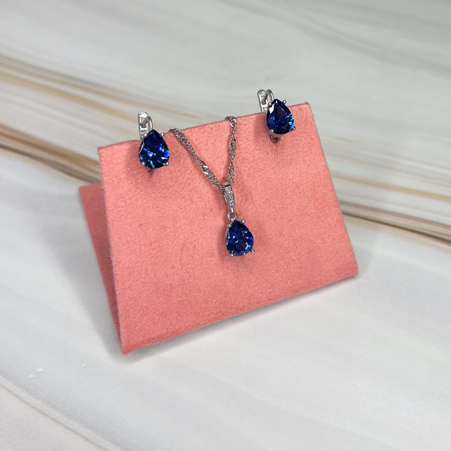 .925 Silver Set with Pear Cut Sapphire (BE28)