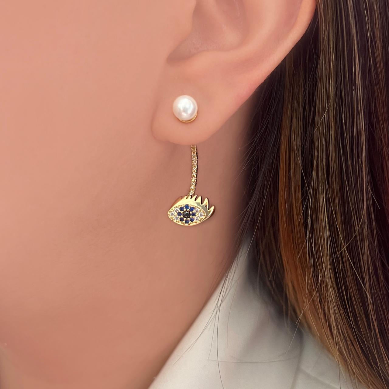 Pearl earring with eye (716)