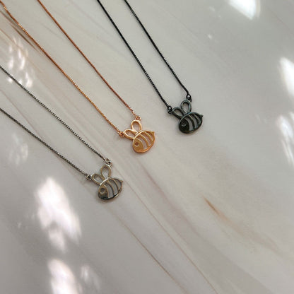 Plain bee necklace (652)