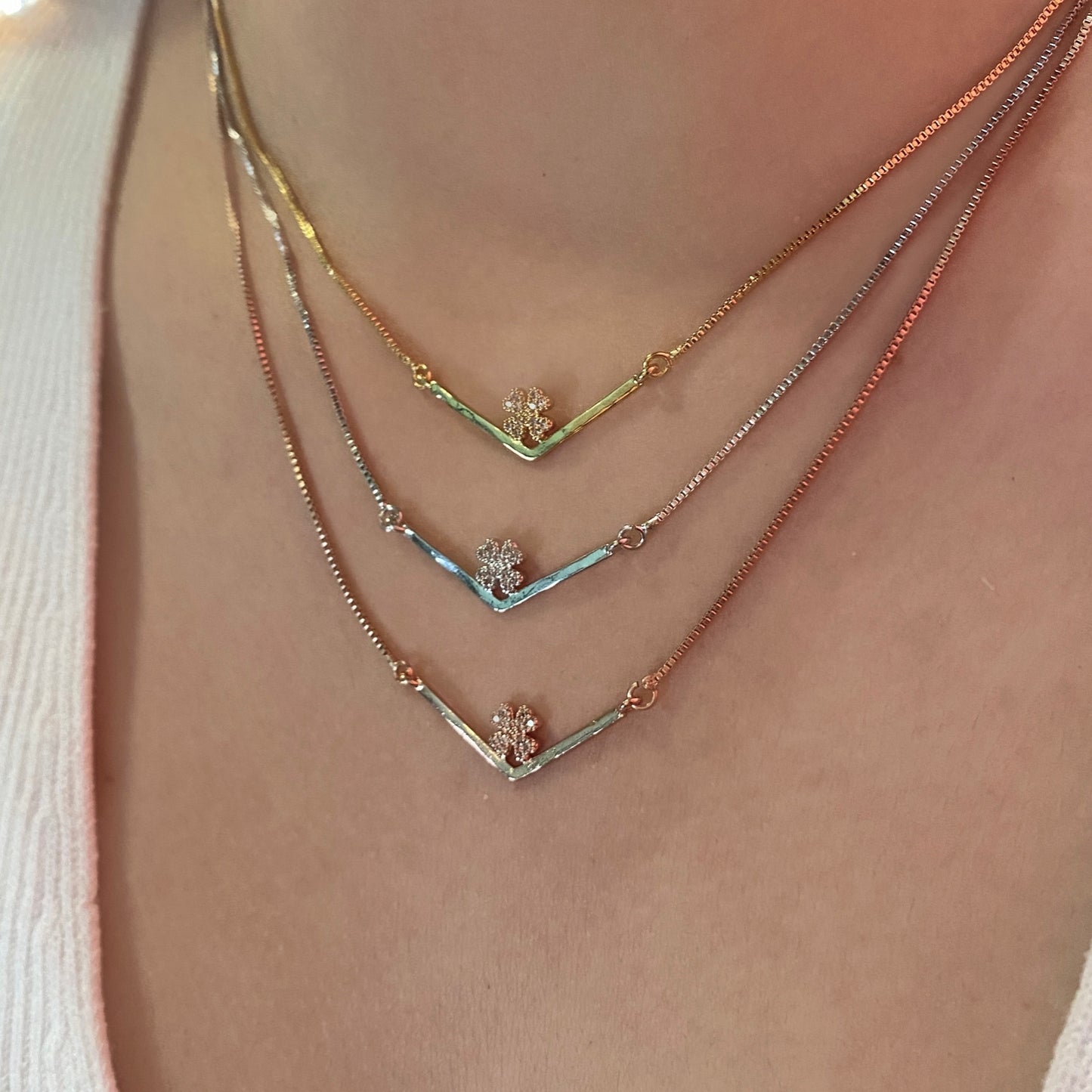V-shaped heart necklace (897)