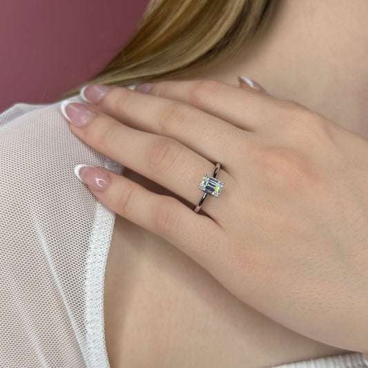 1 carat Emerald Moissanite Ring