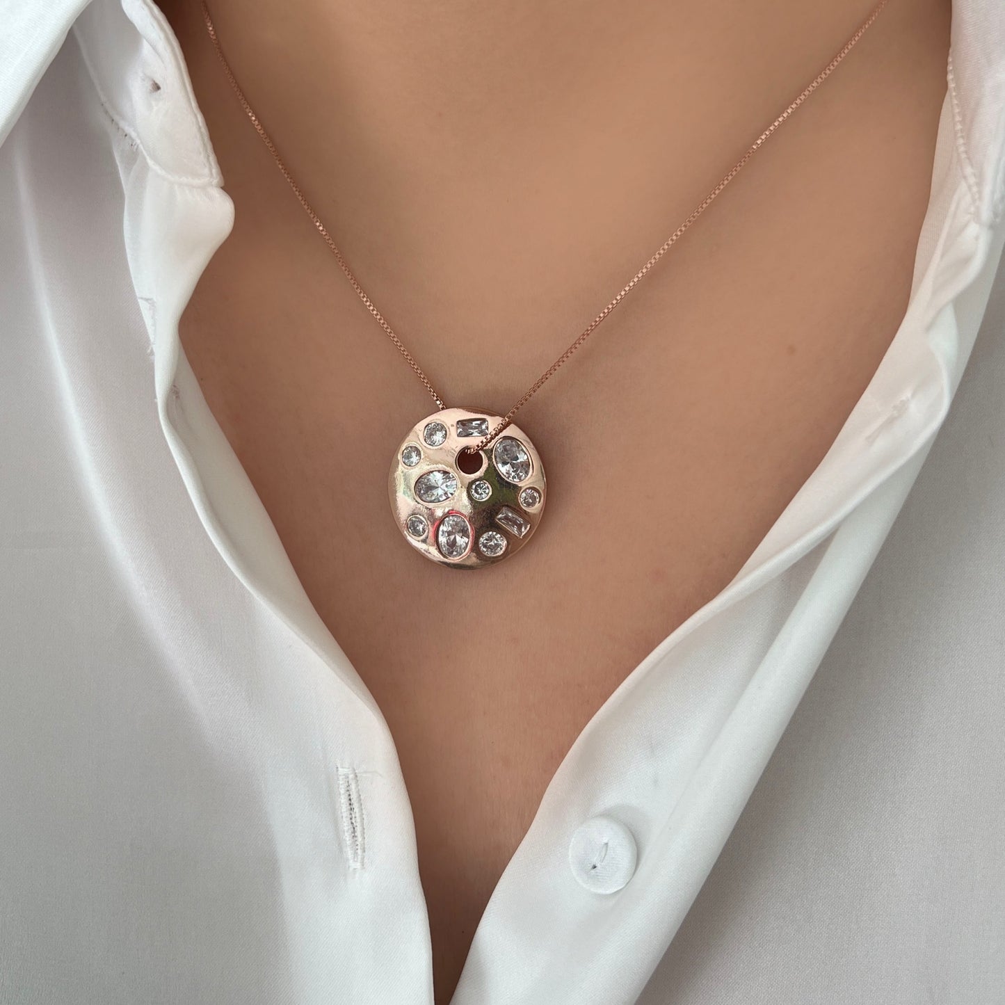 Circular necklace with zircons (894)