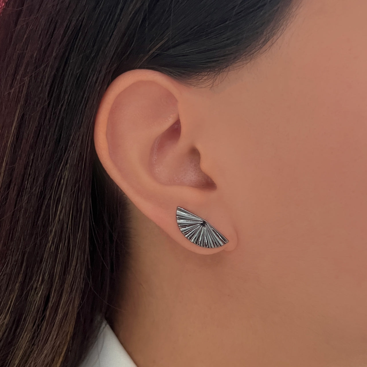 Smooth fan earring (636)