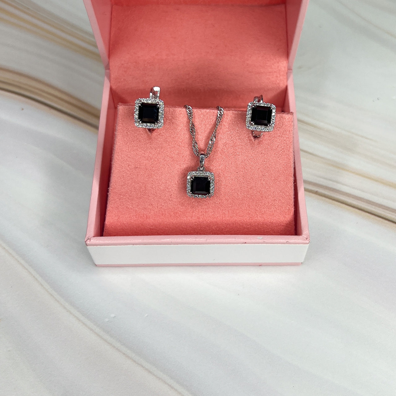 Silver Set with Halo Square Onyx (BE55)