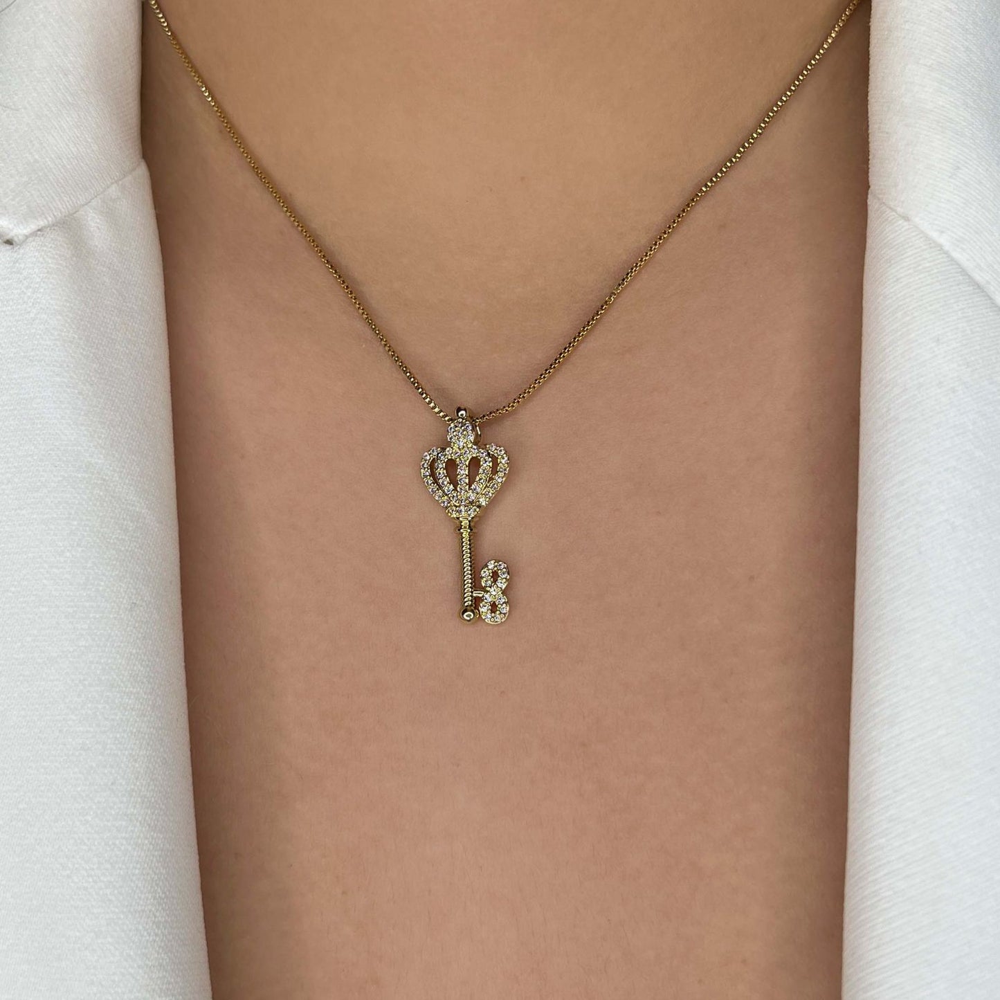 Royal Key Necklace (997)